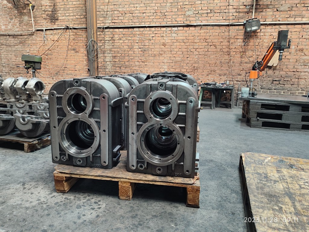cast iron machine parts (3)
